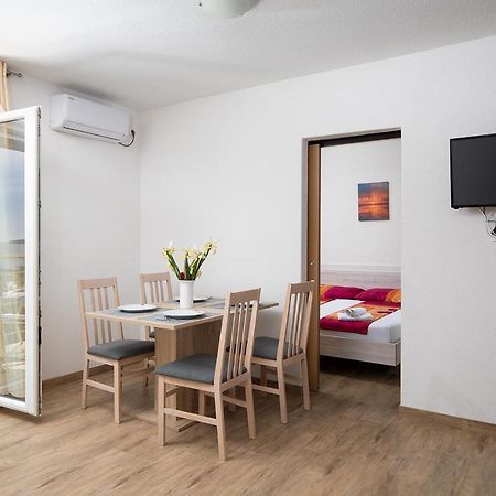 פומר Apartmani Mirna Luka מראה חיצוני תמונה