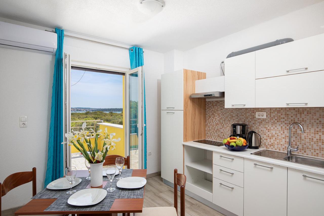 פומר Apartmani Mirna Luka מראה חיצוני תמונה