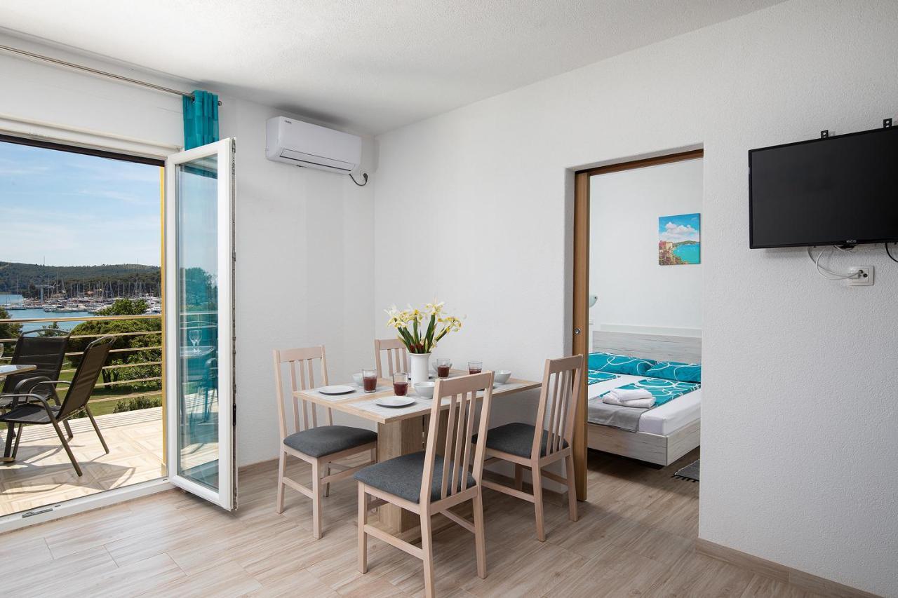 פומר Apartmani Mirna Luka מראה חיצוני תמונה
