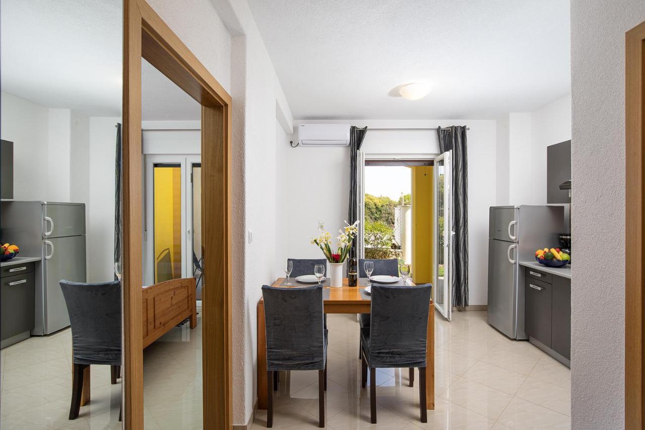 פומר Apartmani Mirna Luka מראה חיצוני תמונה